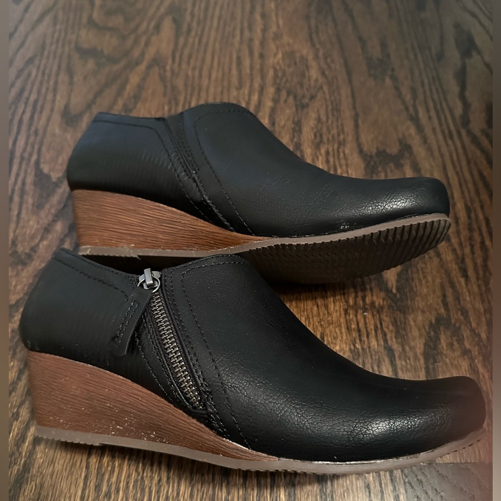BareTraps Black Shootie, Size 8.5